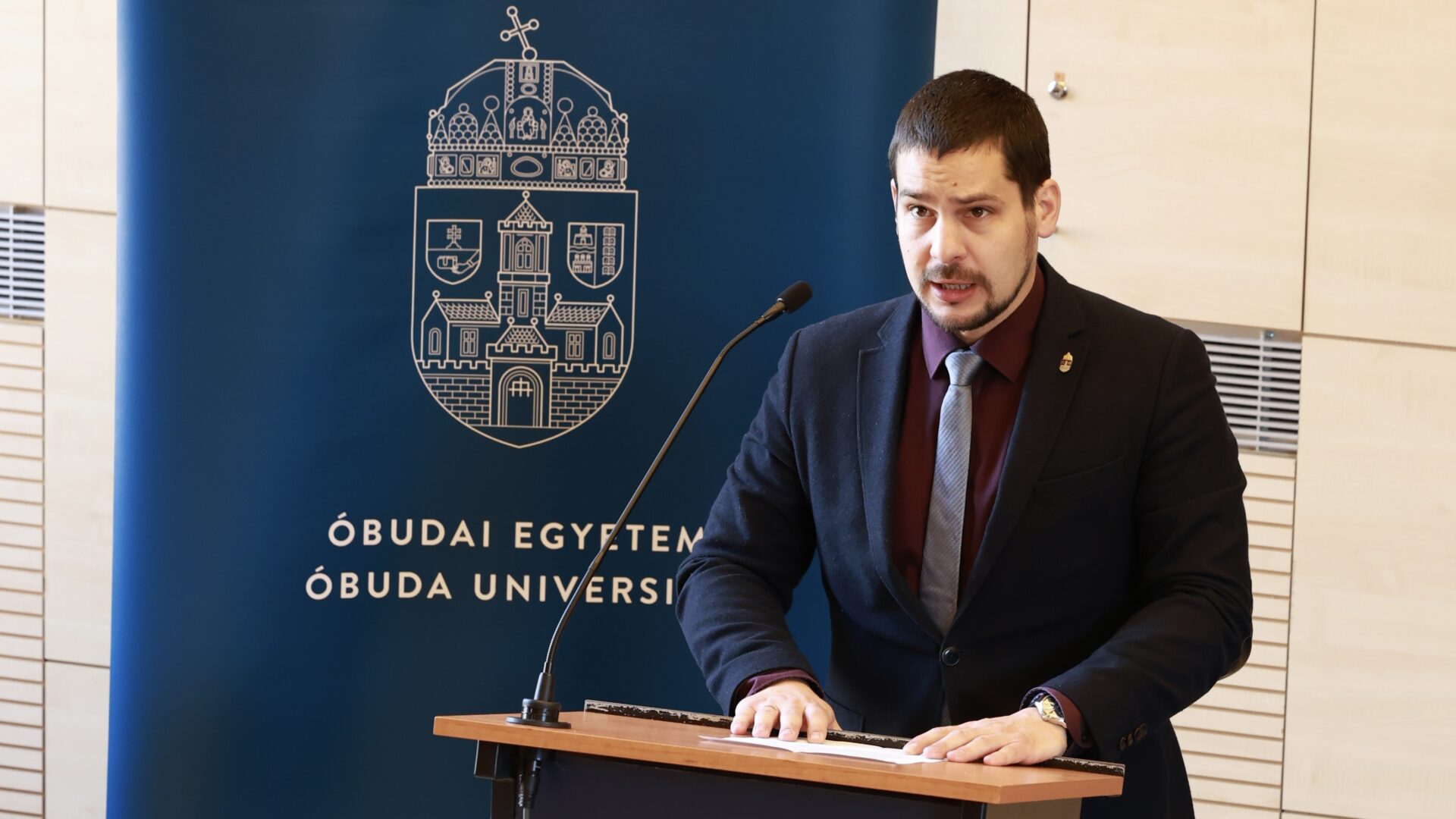 Prof. Dr. Tamás Haidegger giving a presentation at the University Innovation Day
