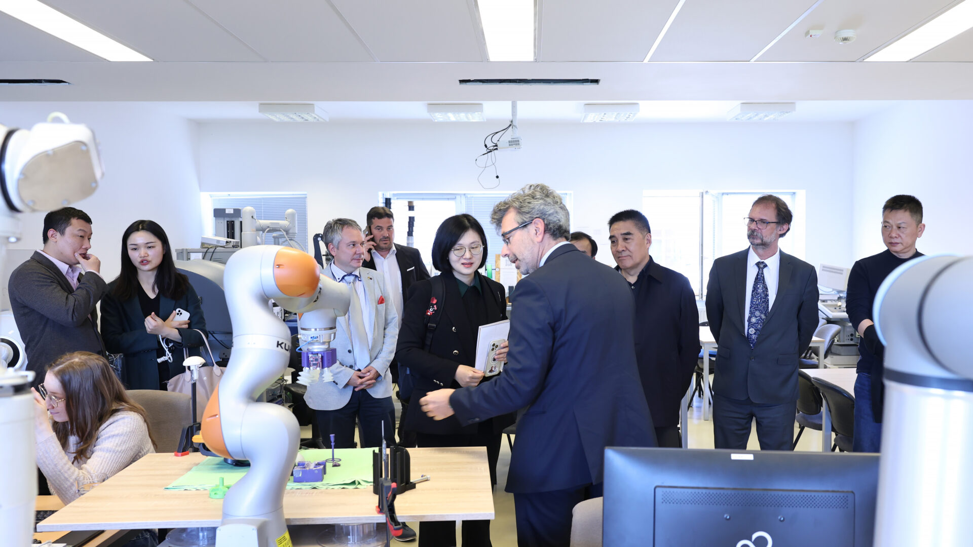 The delegation in  the University Research and Innovation Center